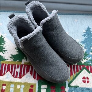 Skechers Gray Ankle Boots with Faux Fur Sz 9